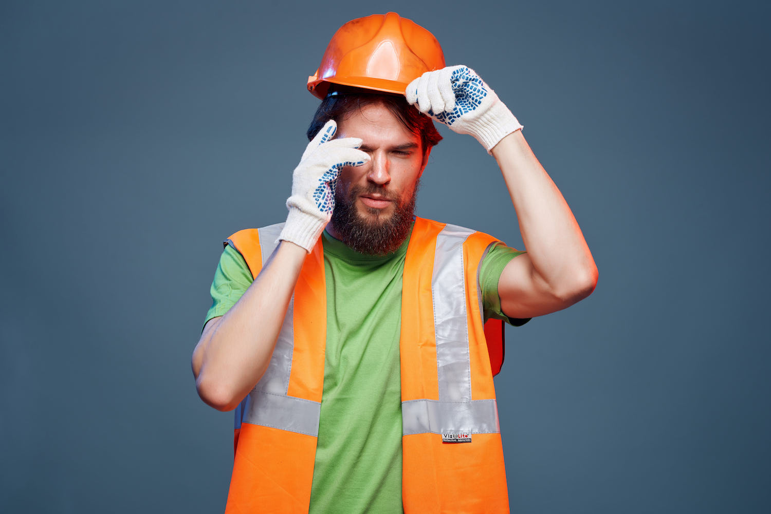 İş Yerlerinde Acil Göz Duşu Neden Kritik Öneme Sahip?